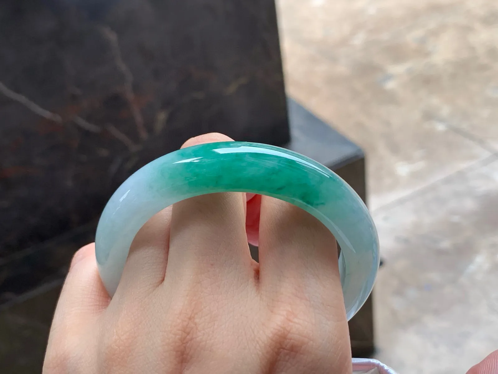 色花手镯
细腻清爽 54.8/12.3/8.9mm