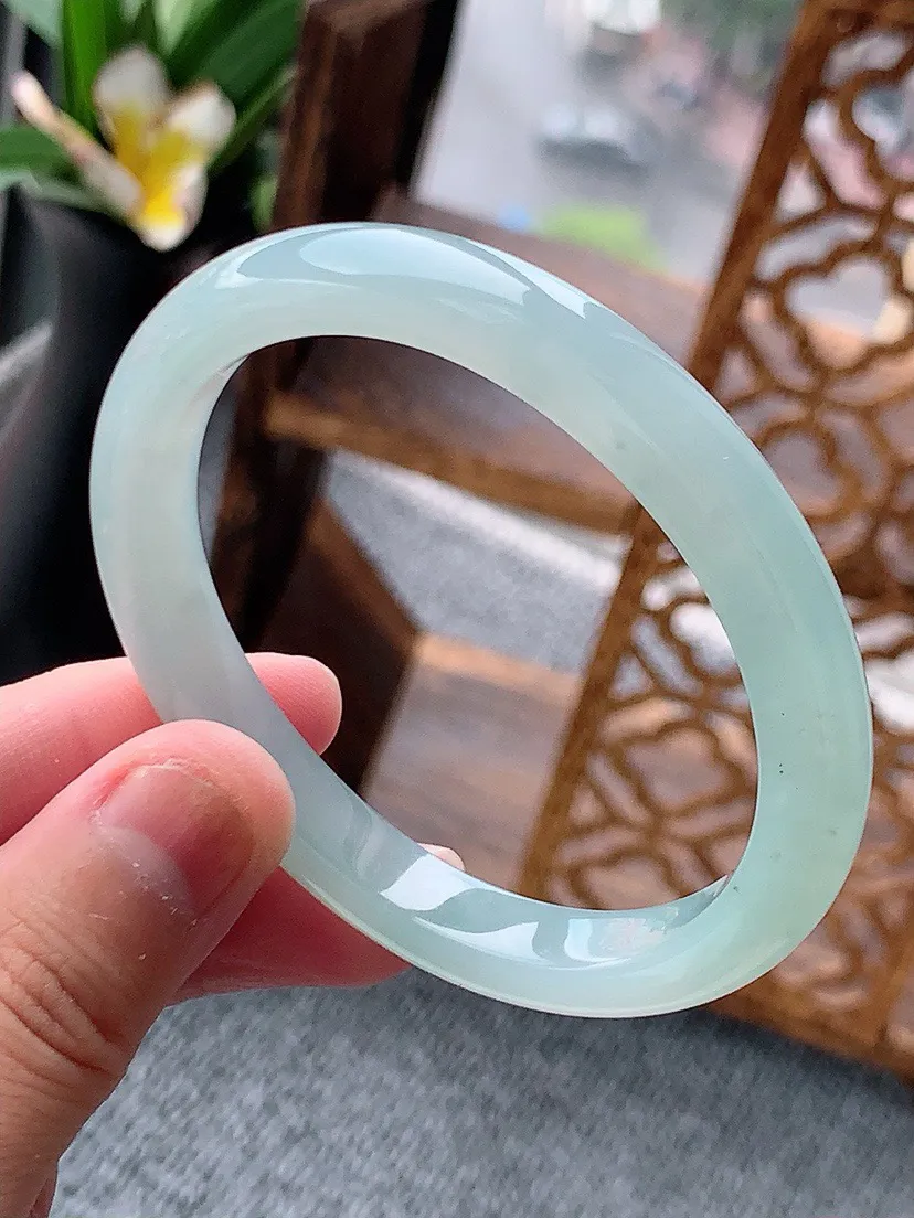 a货翡翠老坑晴水贵妃手镯53-54圈口 尺寸53.8×47×7.8×6.8mm 重量30.52g 0621