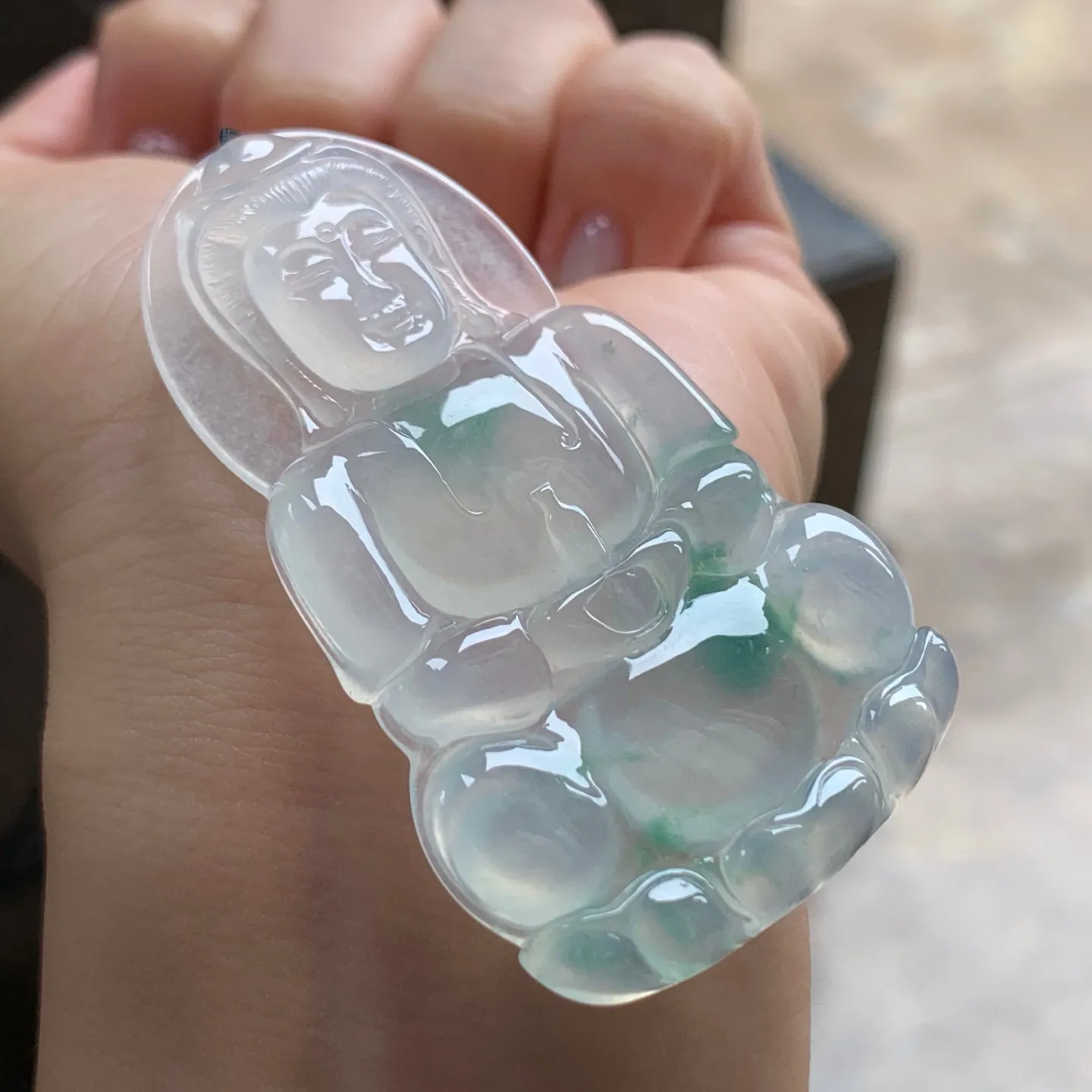 冰种飘花观音
宁静豁达，佩戴大气