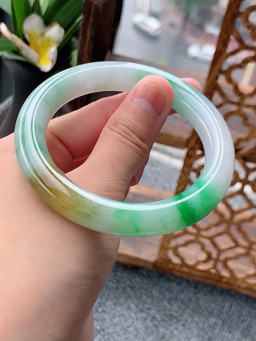 a货翡翠老坑黄加绿双彩圆条手镯57-58圈口  尺寸57.2×10.8mm 重量67.12g 0621