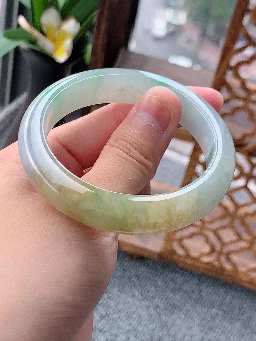 a货翡翠老坑黄加绿双彩正装正圈手镯52-53小圈口 尺寸52.3×12×8.2mm 重量54.58g 0621