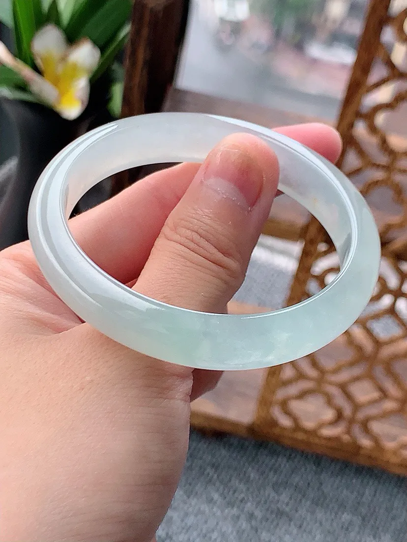 a货翡翠老坑晴水贵妃手镯54-55圈口 尺寸54×47.8×11.3×6.5mm 重量38.00g 0621