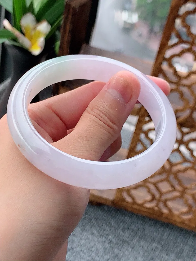 a货翡翠老坑飘绿正装正圈手镯圈口 尺寸58×12.2×7.8mm 重量57.27g 0621