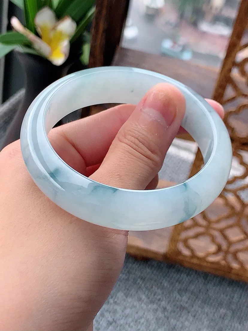 a货翡翠老坑飘花正装正圈手镯55-56圈口 尺寸55×14.8×7.6mm 重量60.07g 0621