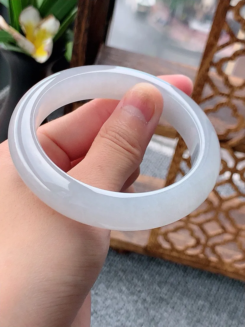 a货翡翠老坑白月光正装正圈手镯56-57圈口 尺寸56.8×12.7×9mm 重量67.84g 0621