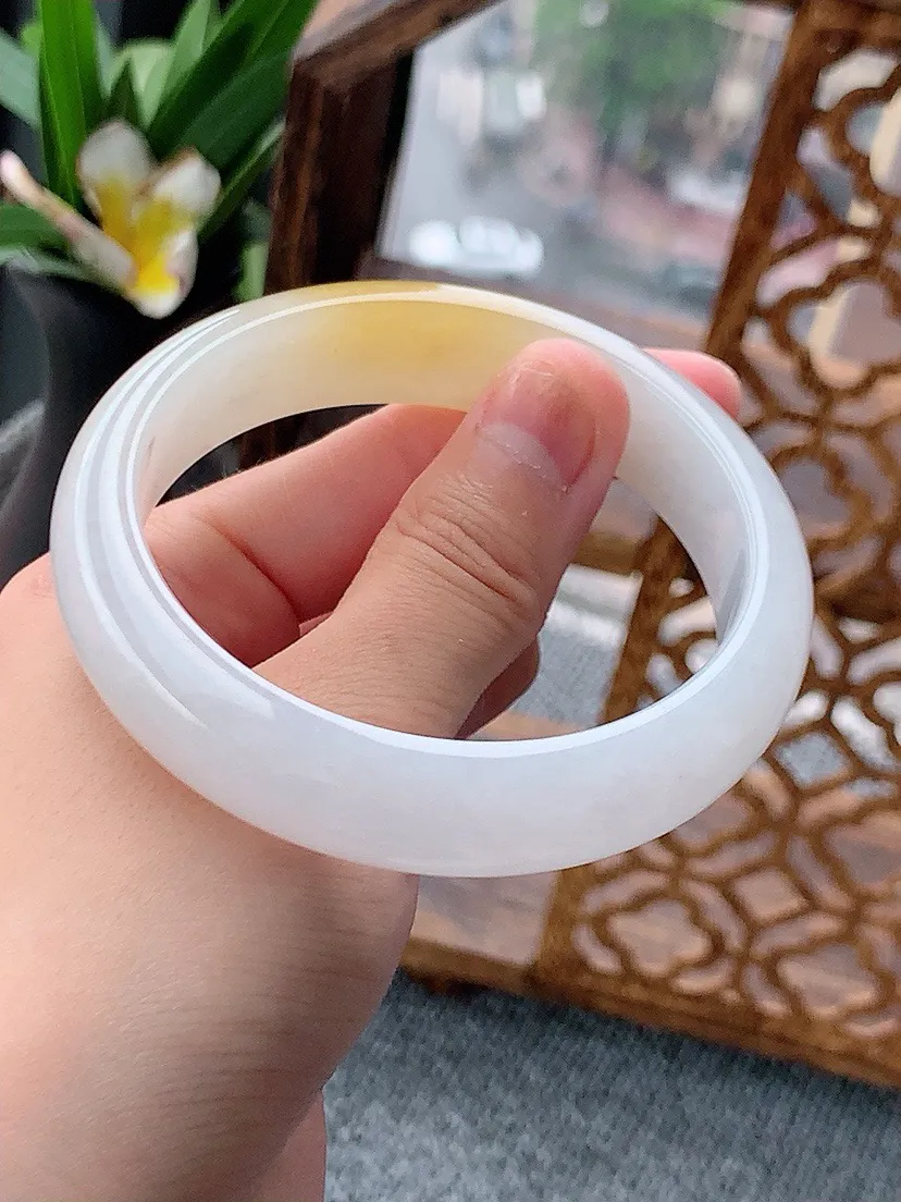 a货翡翠老坑飘黄翡正装正圈手镯58-59圈口 尺寸58.5×14.3×7.8mm 重量65.64g 0621