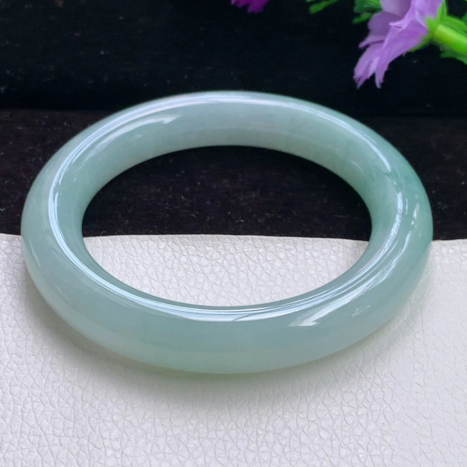 yh自然光57.5*12胖圆镯 精美冰胶清爽圆条翡翠玉手镯 玉手环