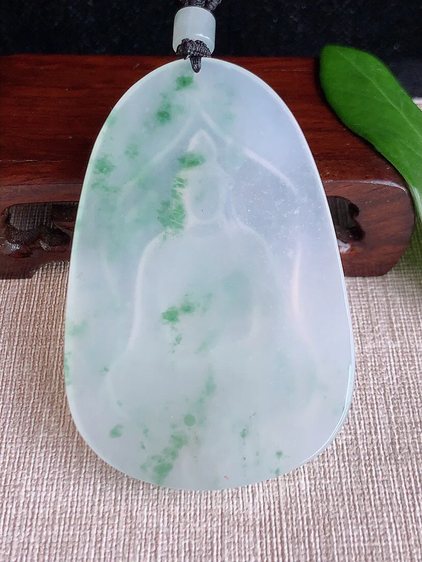 a货翡翠老坑冰种飘花观音吊坠 尺寸71×46.4×5mm 重量43.14g 0704