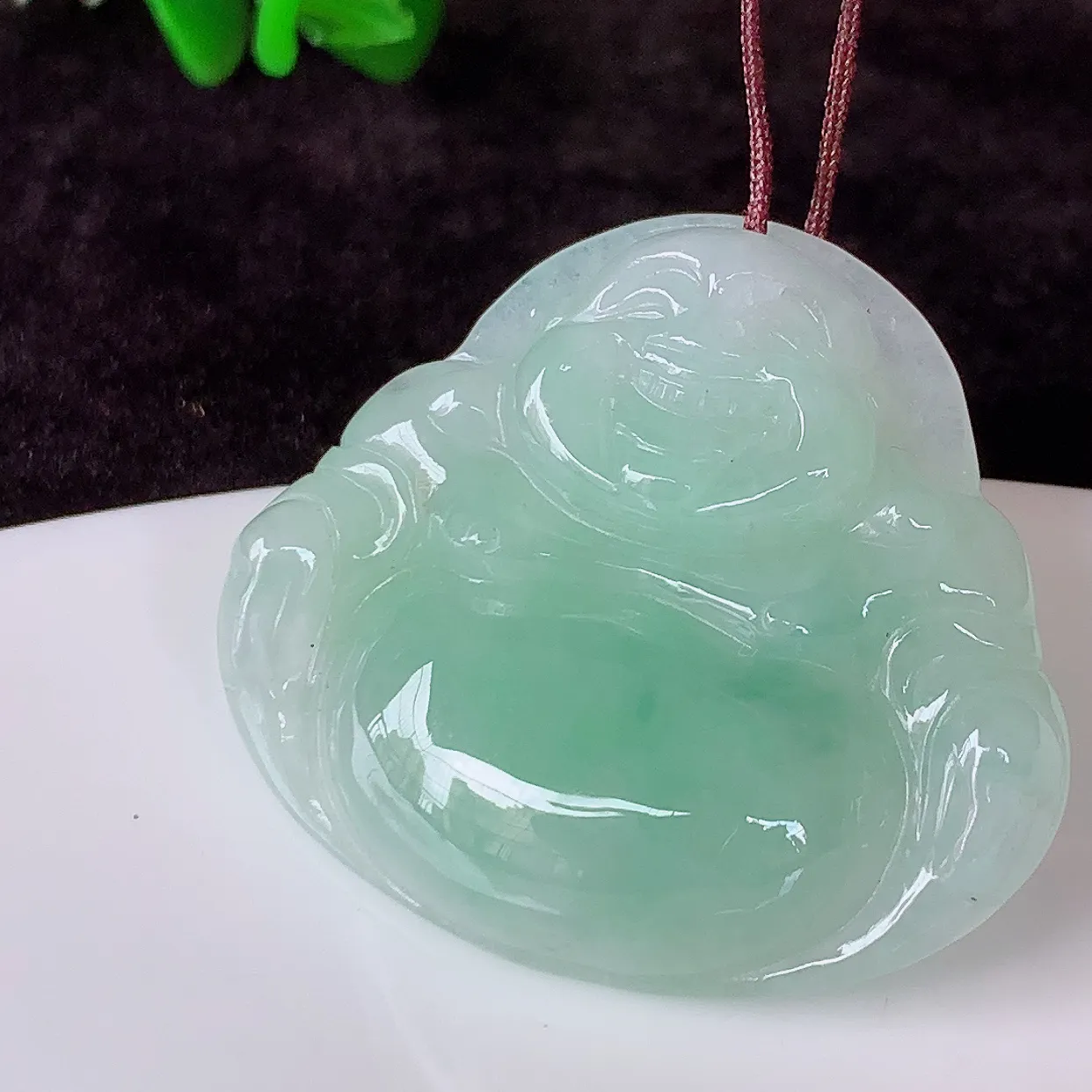 自然光实拍，冰胶飘花佛公吊坠，翡翠笑佛，饱满，开脸喜庆，配戴优雅迷人！#57.1