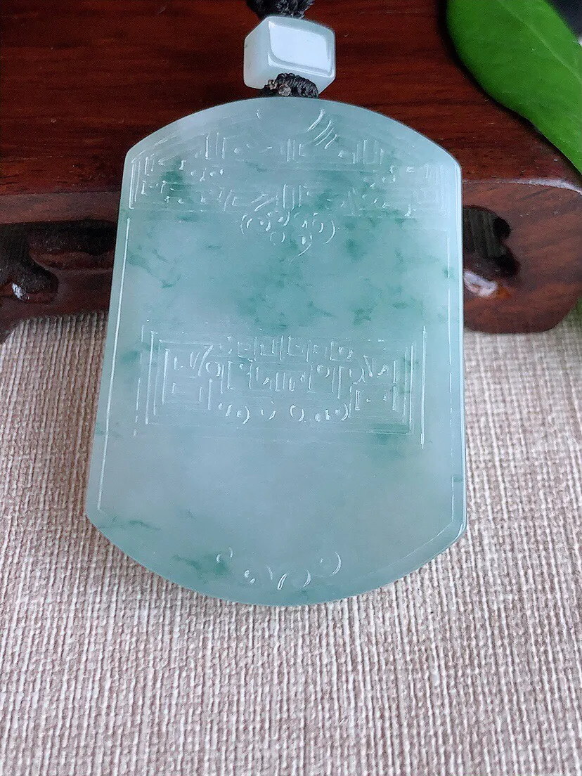 a货翡翠老坑冰种飘花仿古无事牌吊坠，尺寸53×39×5.7mm 重量40.83g 0704