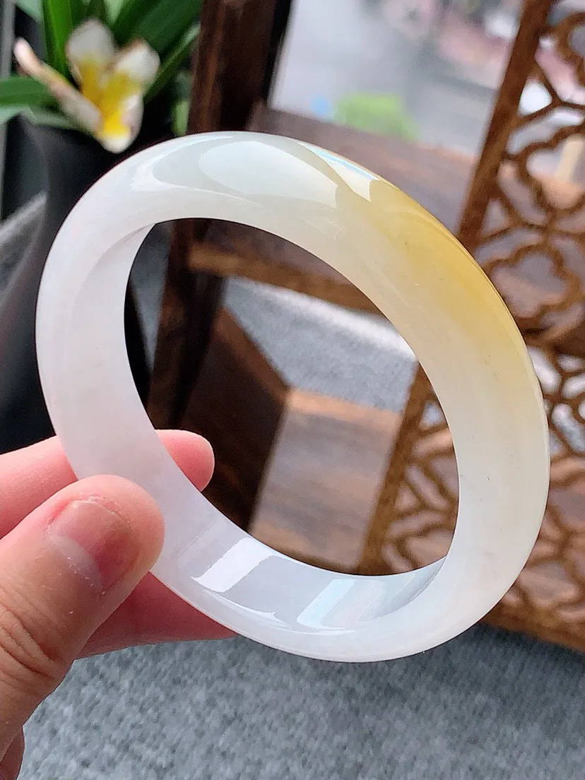 a货翡翠老坑飘黄翡正装正圈手镯58-59圈口 尺寸58.5×14.3×7.8mm 重量65.64g 0621