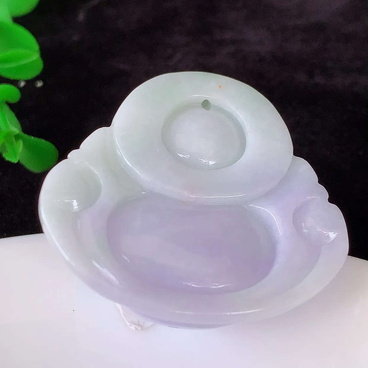 自然光实拍，冰润紫罗兰佛公吊坠，翡翠开心笑佛，种老水足，颜色漂亮，立体饱满圆润，佩戴效果赞#05.1