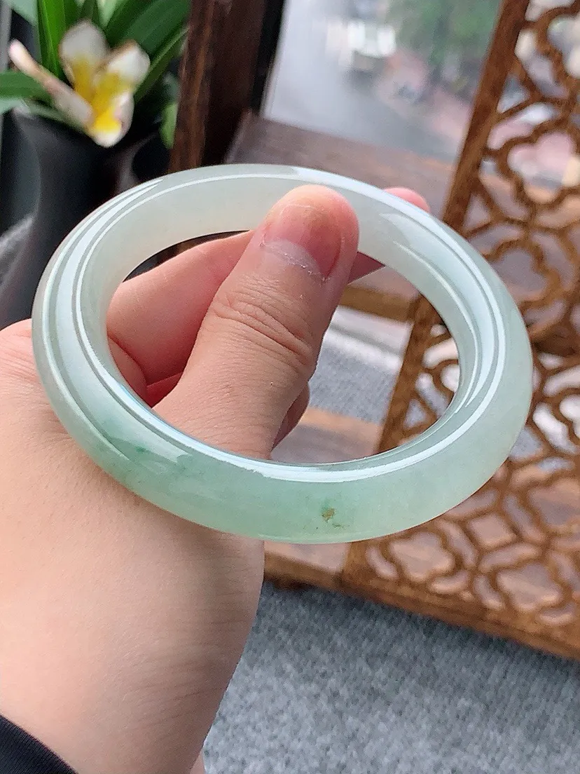 a货翡翠老坑飘花圆条手镯54-55圈口 尺寸54.3×10.8mm 重量63.65g 0621