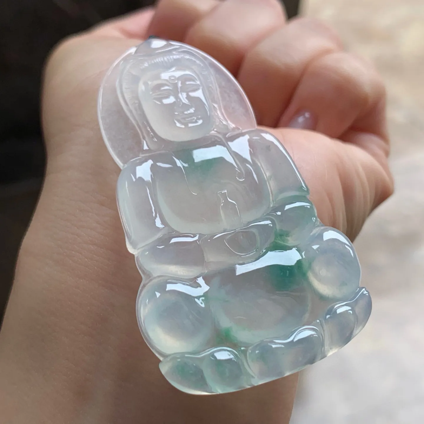 冰种飘花观音
宁静豁达，佩戴大气