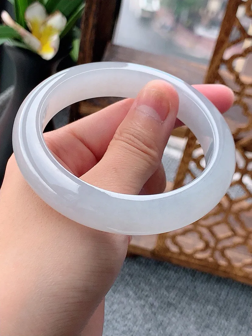 a货翡翠老坑白月光正装正圈手镯56-57圈口 尺寸56.8×12.7×9mm 重量67.84g 0621