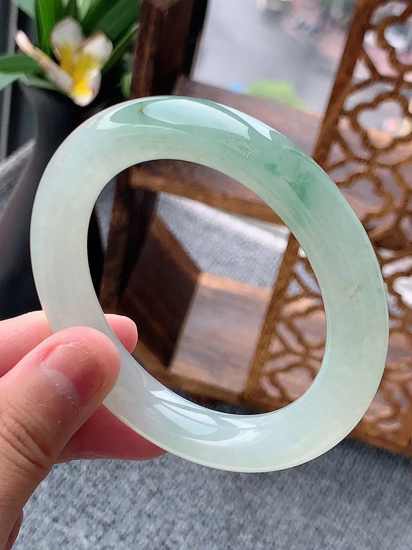 a货翡翠老坑飘花圆条手镯54-55圈口 尺寸54.3×10.8mm 重量63.65g 0621