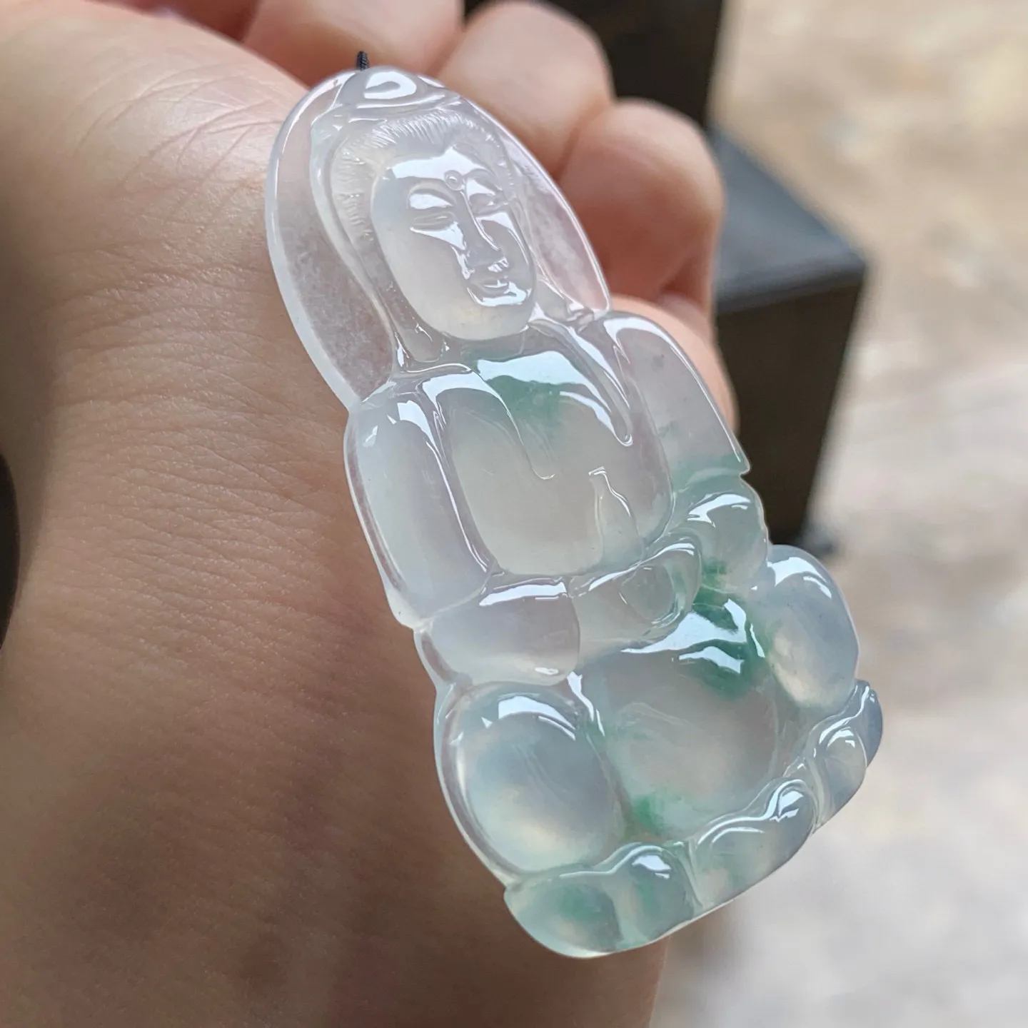 冰种飘花观音
宁静豁达，佩戴大气