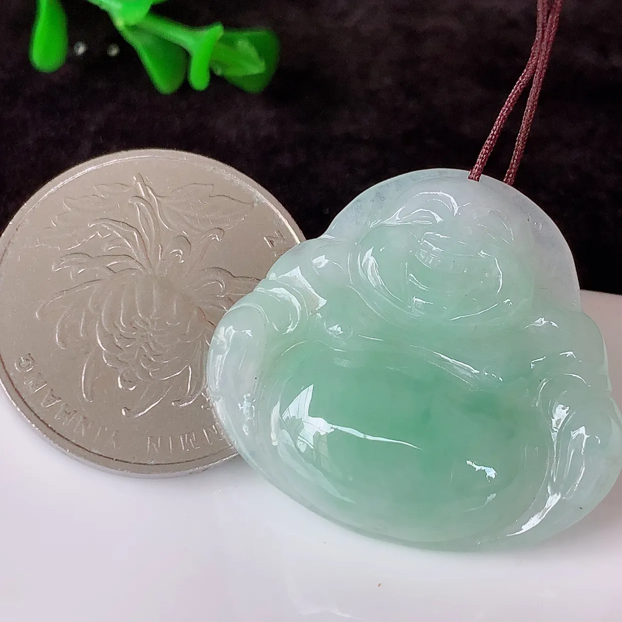 自然光实拍，冰胶飘花佛公吊坠，翡翠笑佛，饱满，开脸喜庆，配戴优雅迷人！#57.1