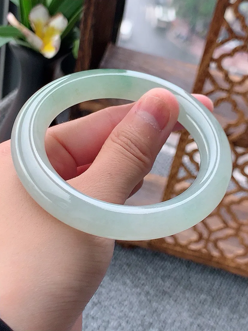 a货翡翠老坑飘花圆条手镯54-55圈口 尺寸54.3×10.8mm 重量63.65g 0621