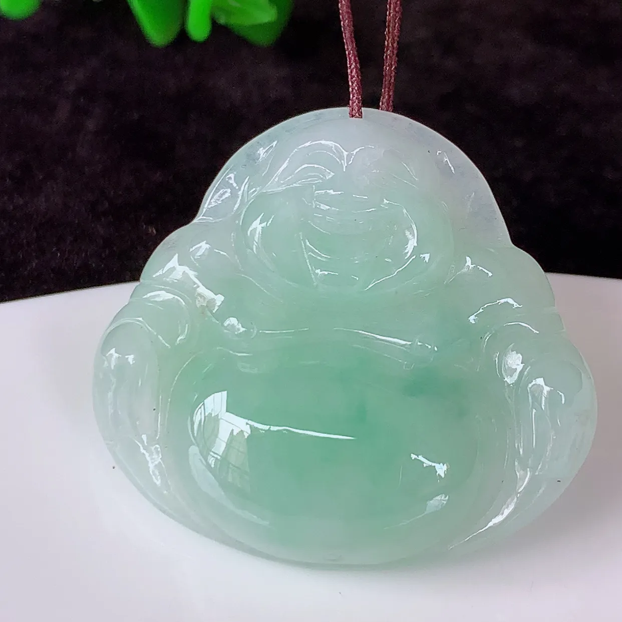 自然光实拍，冰胶飘花佛公吊坠，翡翠笑佛，饱满，开脸喜庆，配戴优雅迷人！#57.1