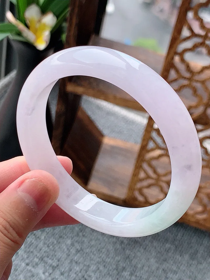 a货翡翠老坑飘绿正装正圈手镯圈口 尺寸58×12.2×7.8mm 重量57.27g 0621