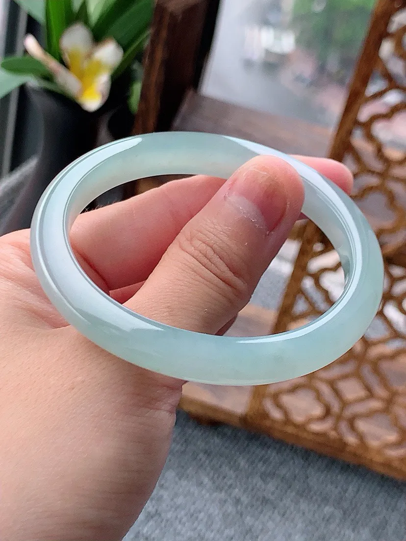 a货翡翠老坑晴水贵妃手镯53-54圈口 尺寸53.8×47×7.8×6.8mm 重量30.52g 0621