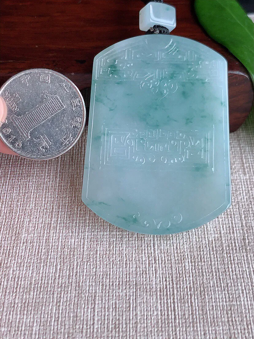 a货翡翠老坑冰种飘花仿古无事牌吊坠，尺寸53×39×5.7mm 重量40.83g 0704