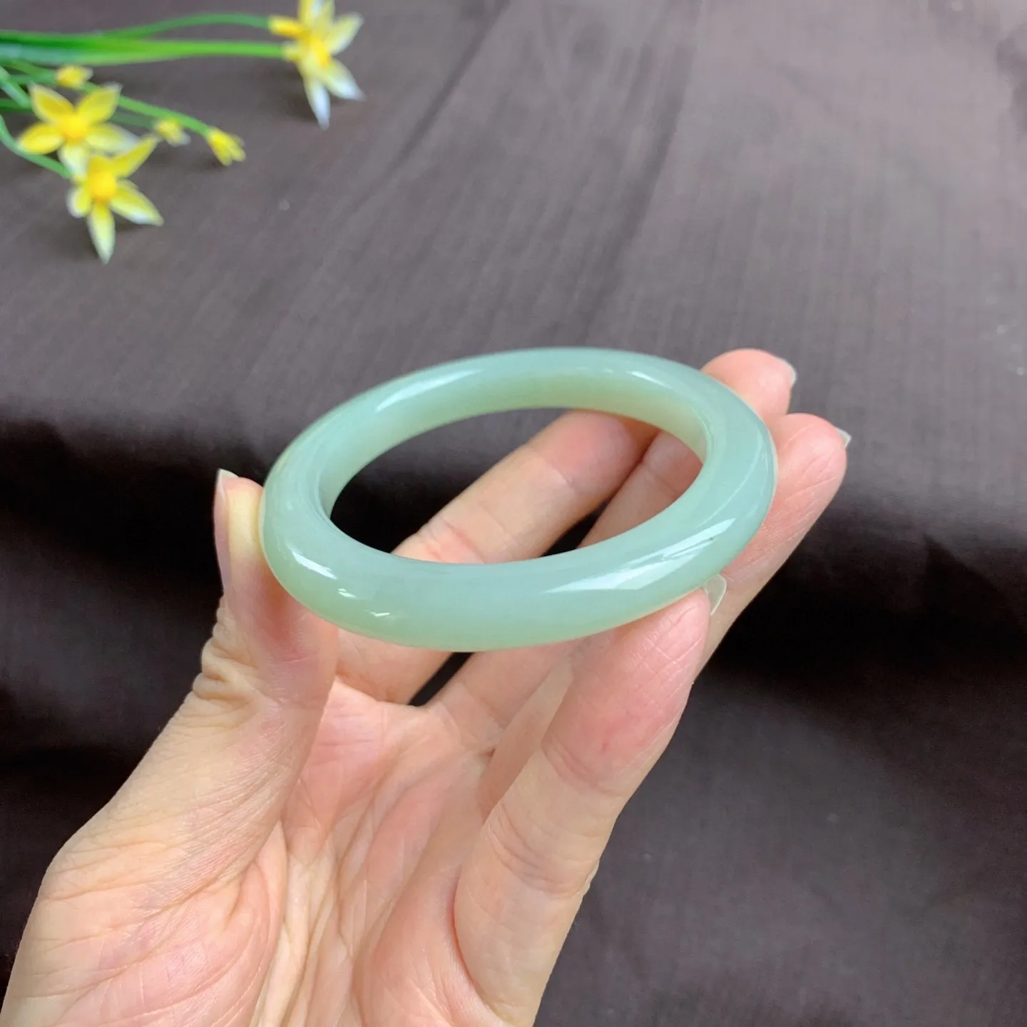 和田玉54圈口且末蓝贵妃手镯！圈口58/50.5 宽9厚8.8重37.5克，玉质细腻油润 底色纯净 