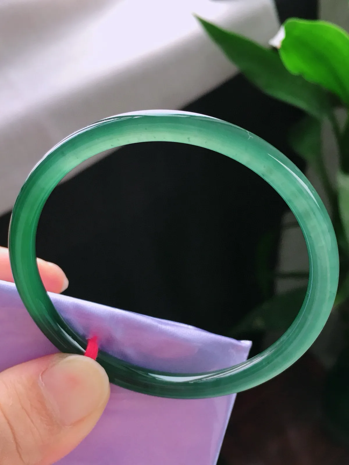 圈口58.5，圆条手镯，老蓝水，玉质冰润，尺寸58.5-5.8-5.5mm