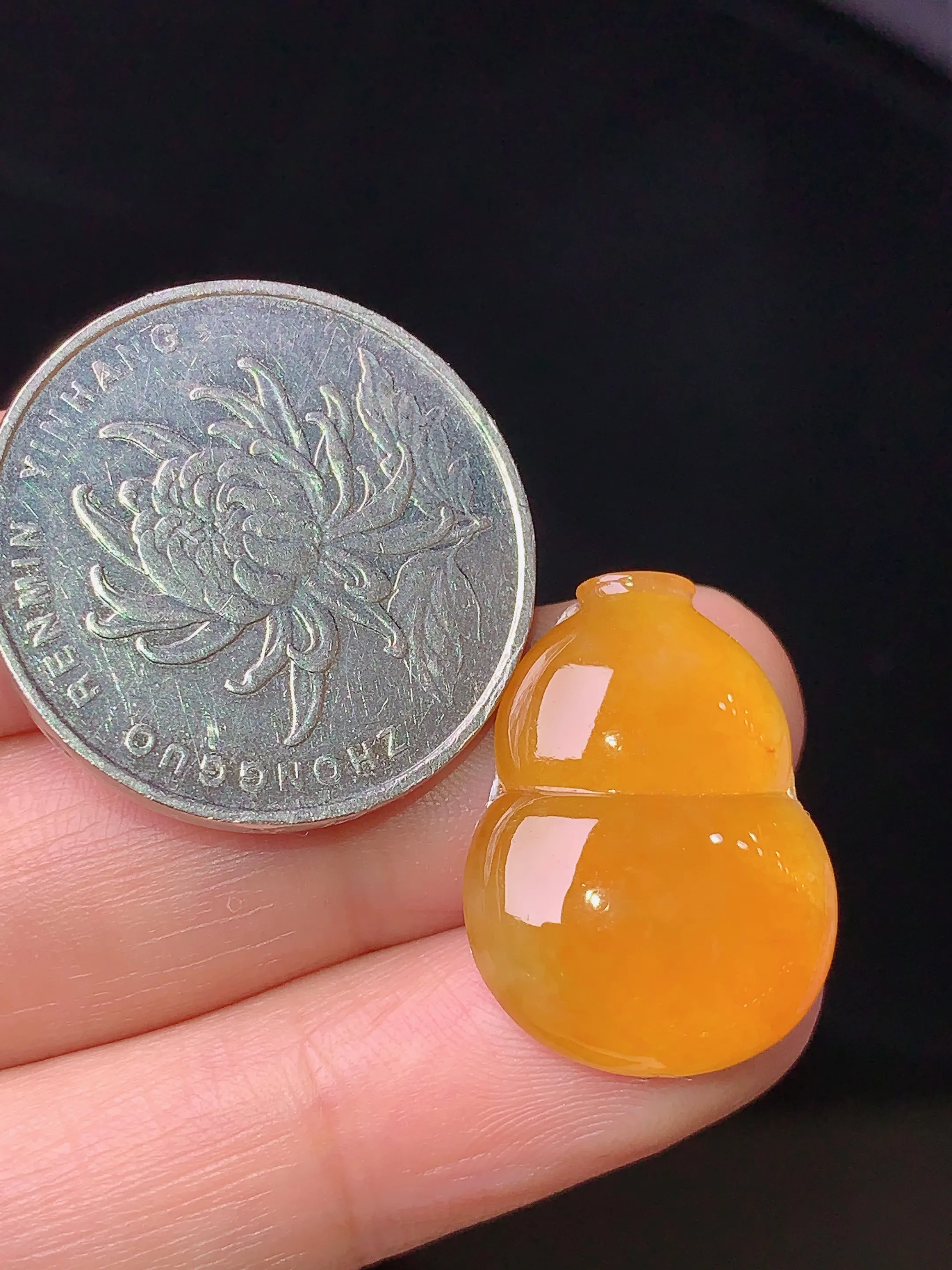 镶嵌款 黄翡葫芦吊坠 玉质细腻 色泽艳丽 整体尺寸22.3*16.7*5.2