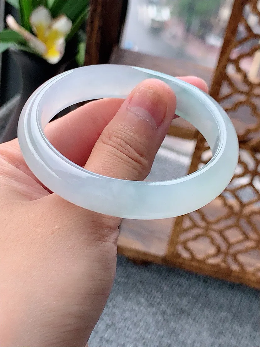 a货翡翠老坑晴水贵妃手镯53-54圈口 尺寸53×46×11.7×6.5mm 重量41.27g 0621