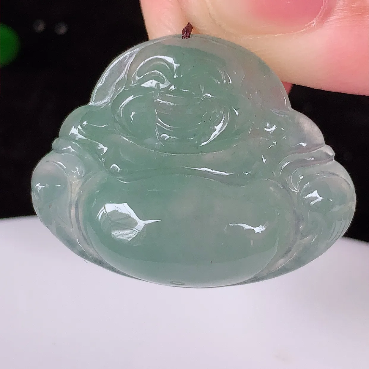 自然光实拍，冰佛公翡翠吊坠，饱满， 佛公亦保平安，寓意有福（佛公）相伴，品相佳，配戴优雅迷人！#46