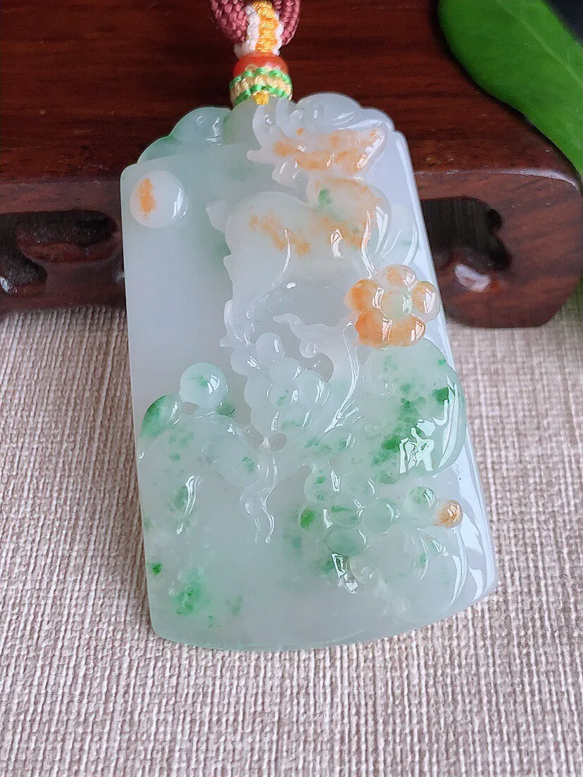 a货翡翠老坑冰种飘黄翡飘花梅花鹿一鹿有你吊坠 尺寸59.6×35×10.4mm 重量46.32g 0704
