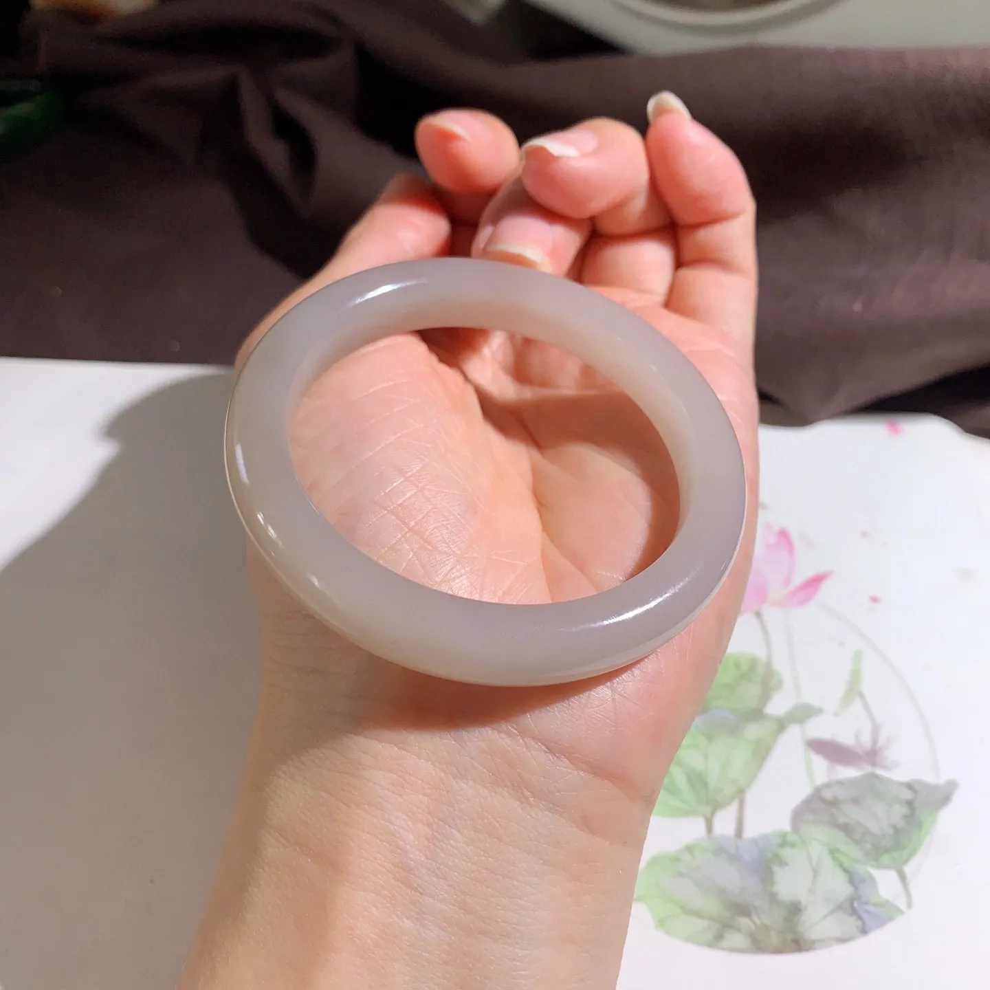 和田玉53圈口藕粉色手镯！圈口53宽10.6玉质细腻油润 底色纯净 无裂无杂 脂粉好，品质好