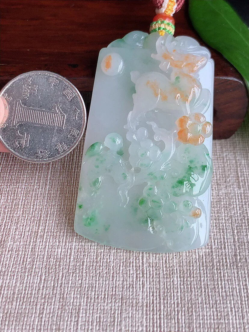 a货翡翠老坑冰种飘黄翡飘花梅花鹿一鹿有你吊坠 尺寸59.6×35×10.4mm 重量46.32g 0704