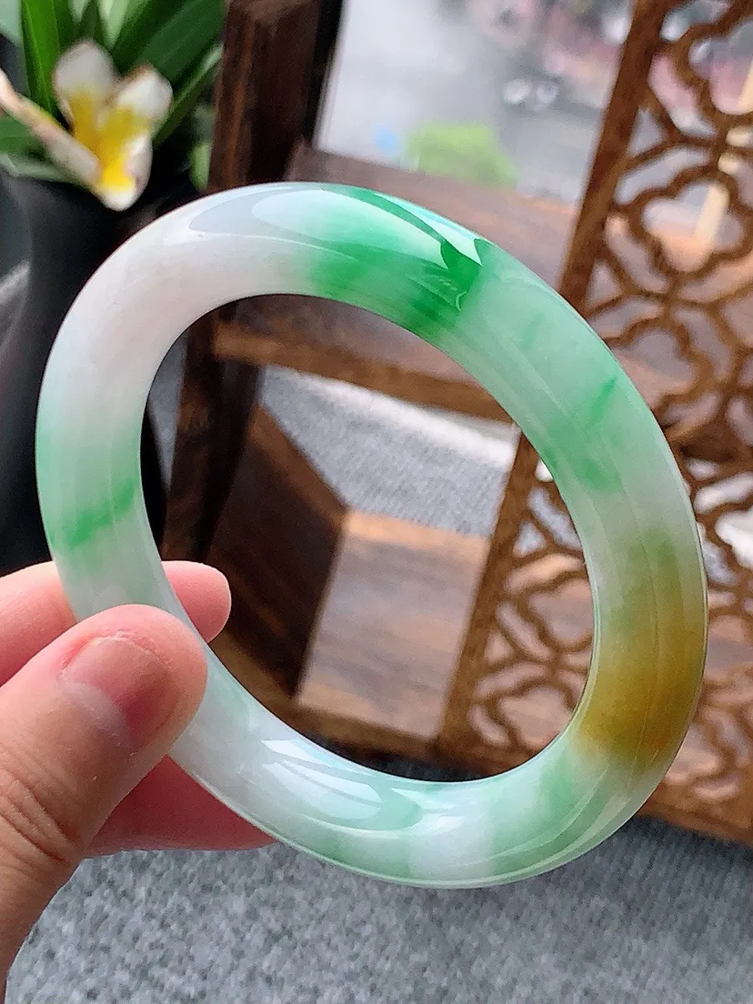 a货翡翠老坑黄加绿双彩圆条手镯57-58圈口  尺寸57.2×10.8mm 重量67.12g 062