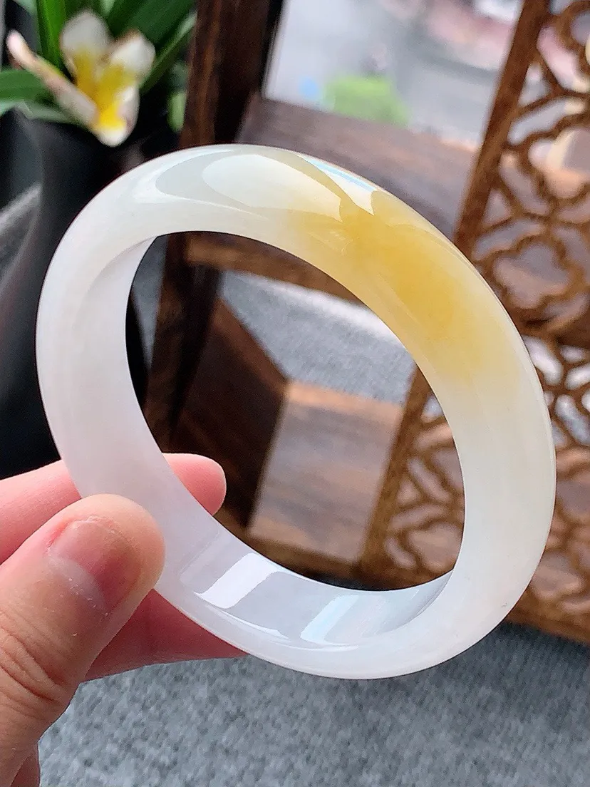 a货翡翠老坑飘黄翡正装正圈手镯58-59圈口 尺寸58.5×14.3×7.8mm 重量65.64g 