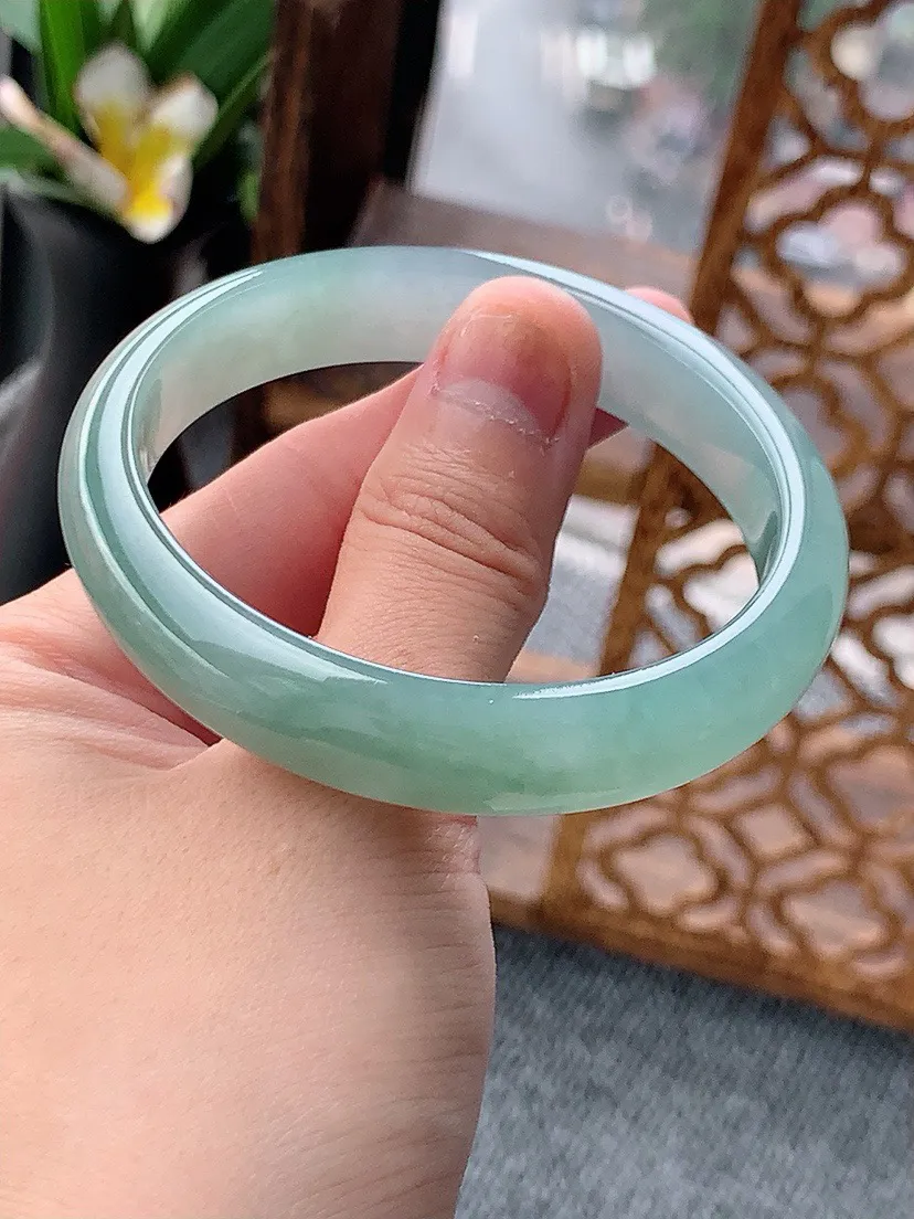 a货翡翠老坑晴水贵妃手镯55-56圈口 尺寸55.8×49.5×11.6×7mm 重量43.65g 0621