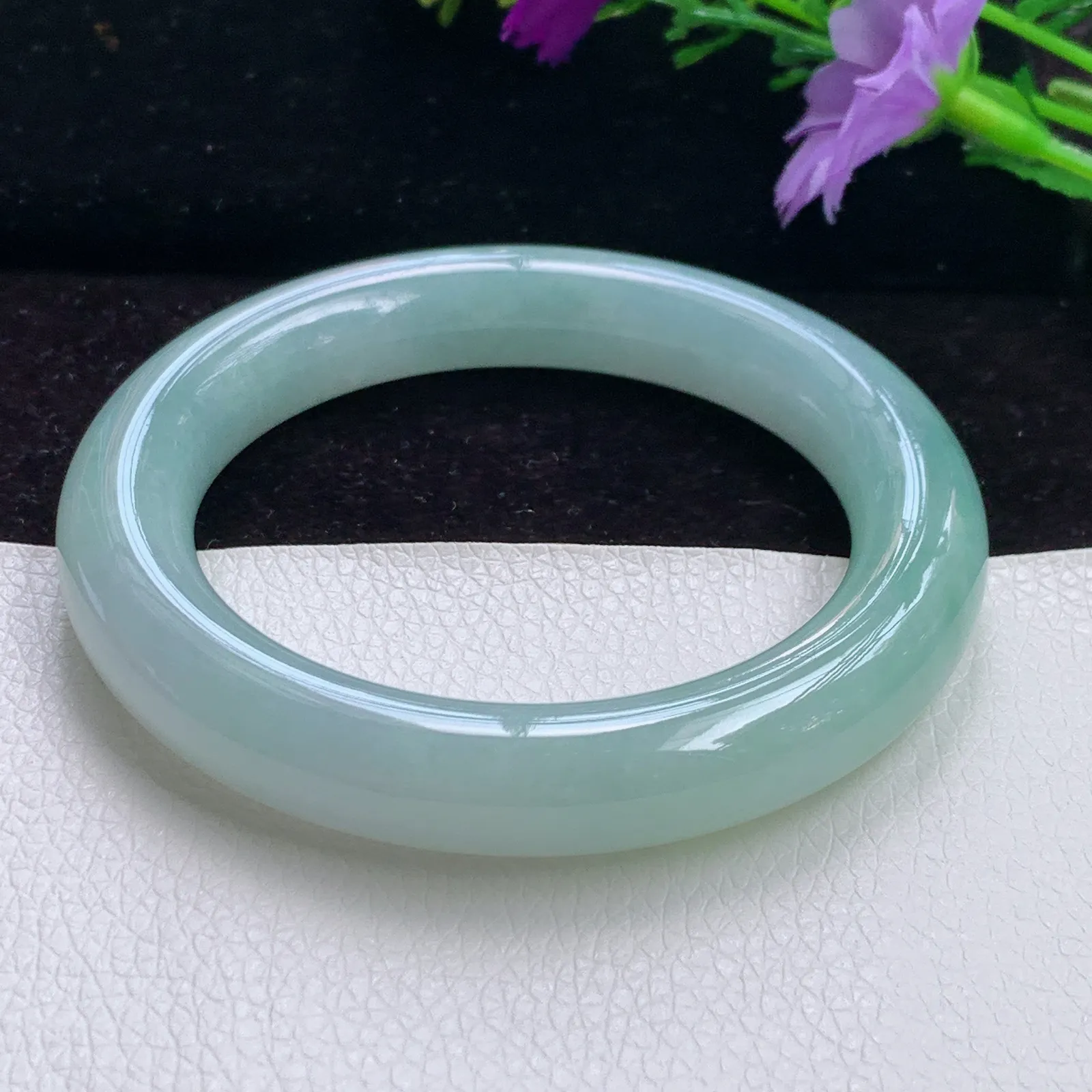 yh自然光57.5*12胖圆镯 精美冰胶清爽圆条翡翠玉手镯 玉手环