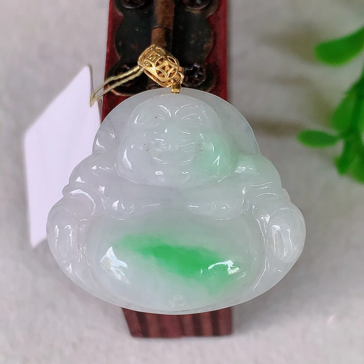 18K金镶嵌冰润飘绿佛公吊坠，翡翠笑佛，饱满，开脸喜庆，配戴优雅迷人！#35.5