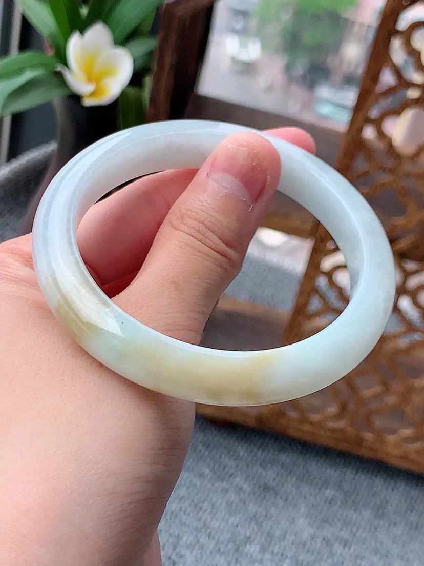 a货翡翠老坑飘黄翡正装正圈手镯57-58圈口 尺寸57.6×10×8mm 重量49.50g 0622