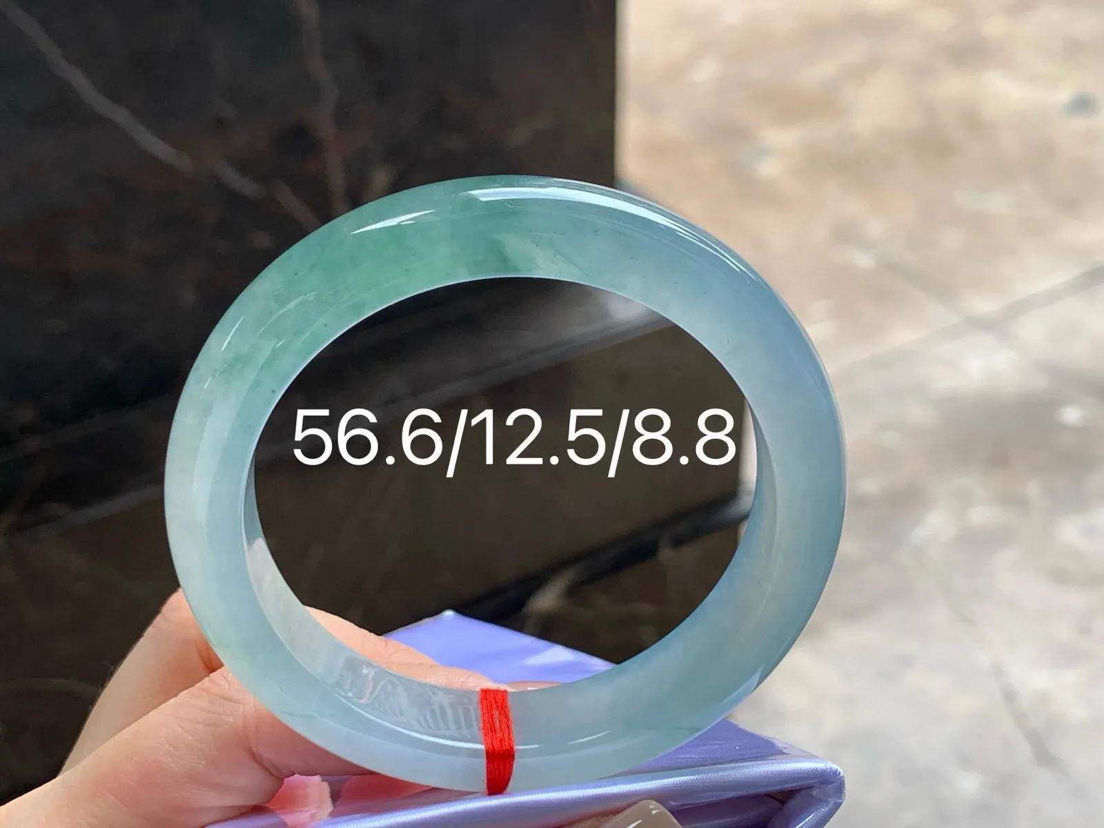 冰种蓝晴手镯
种老水足 56.6/12.5/8.8mm