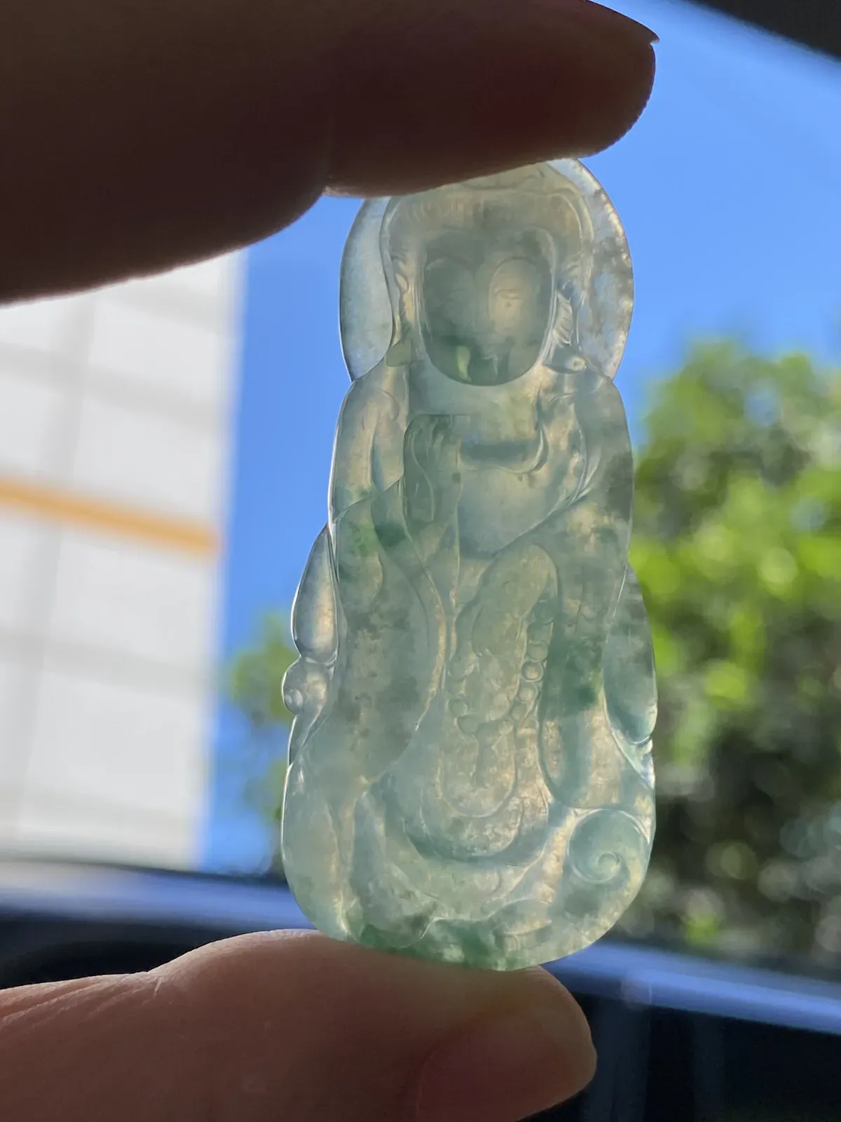 推荐【晴水飘绿观音】小棉无纹裂，晴绿底色，飘绿，水润冰透，种水佳，53.5*24.2*6.6 毫米，超值～～