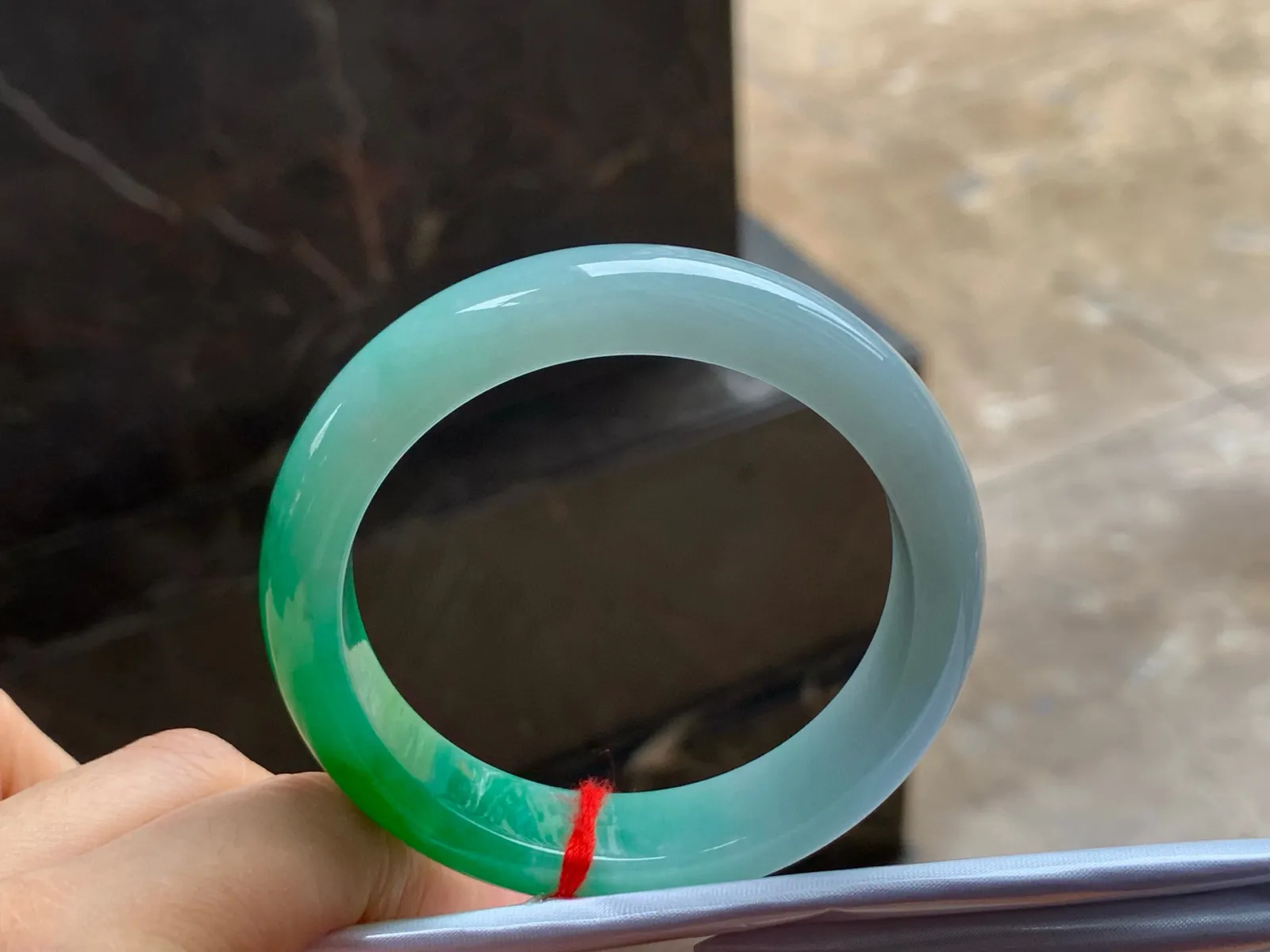 阳绿手镯
细腻51.1/13.1/7.8mm