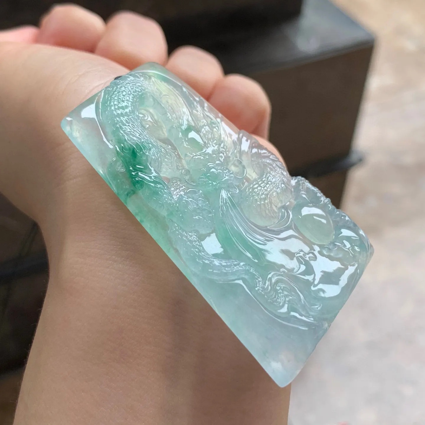 冰种飘花龙牌
花色漂亮 清爽