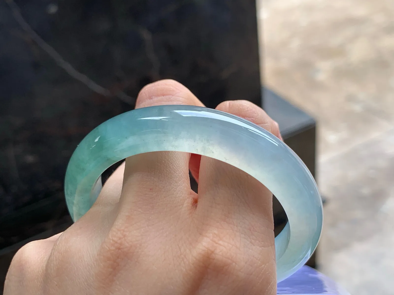 冰种蓝晴手镯
种老水足 56.6/12.5/8.8mm