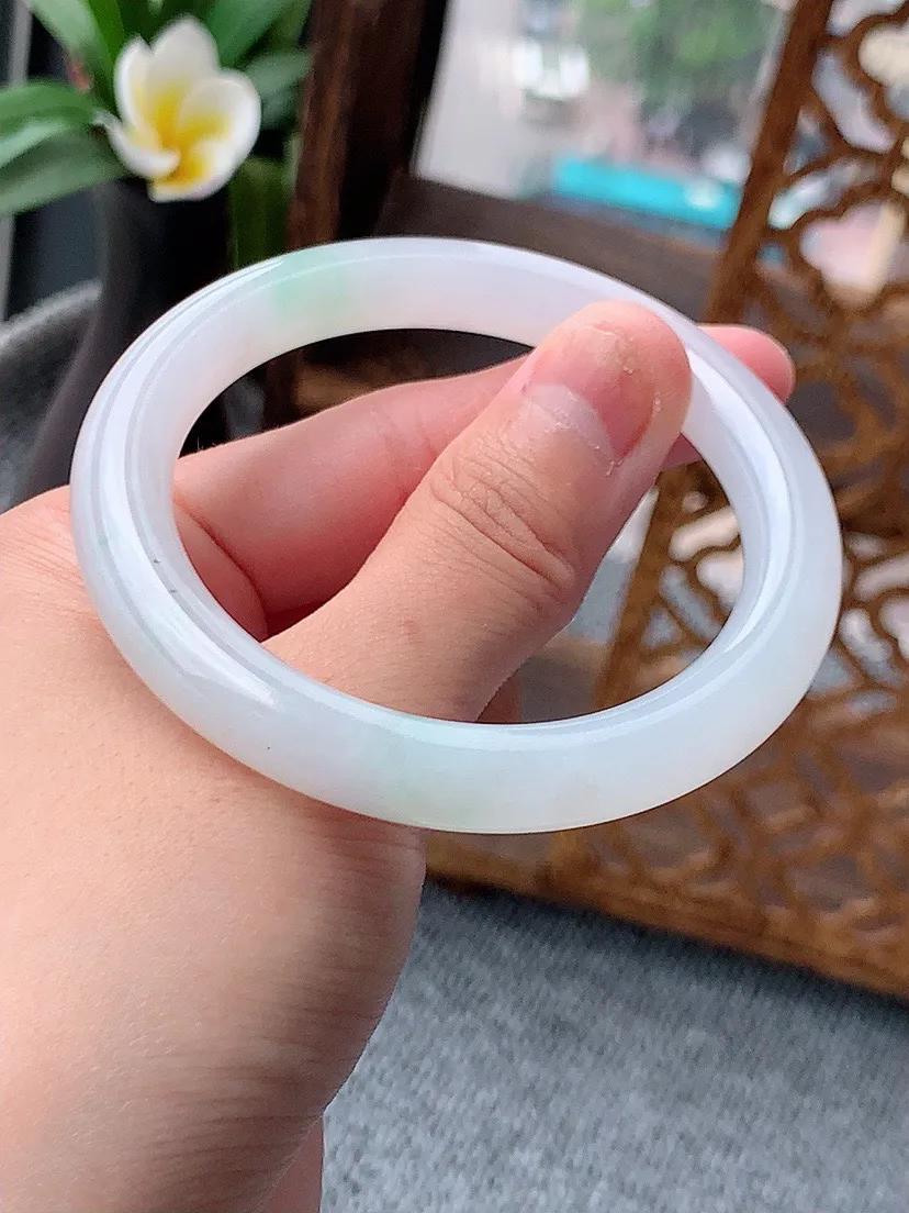 a货翡翠老坑飘绿圆条手镯52-53小圈口 尺寸52.6×8.6mm 重量38.75g 0622