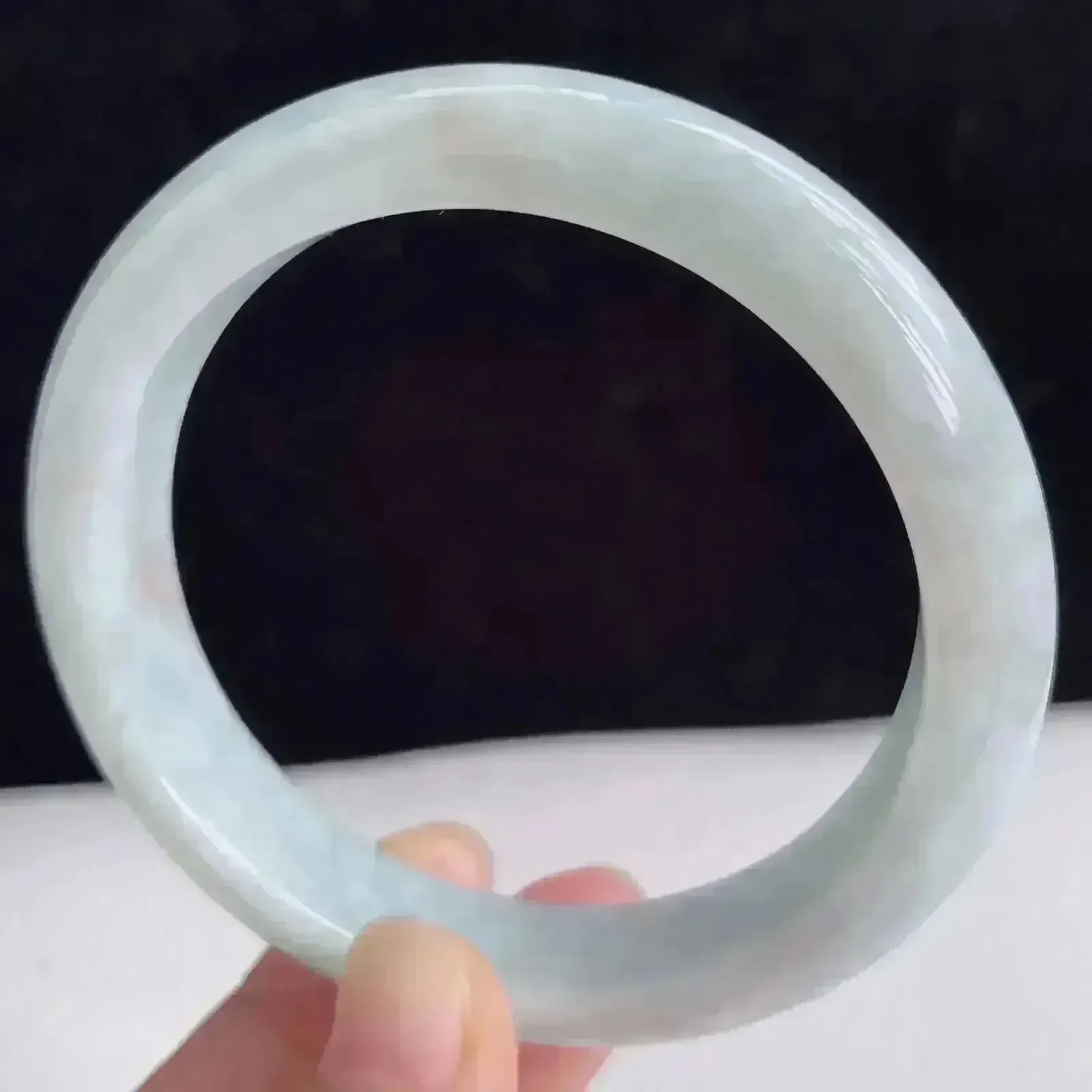 57圈有种有色天然翡翠玉手镯好种水浅绿水润手镯 55.05g