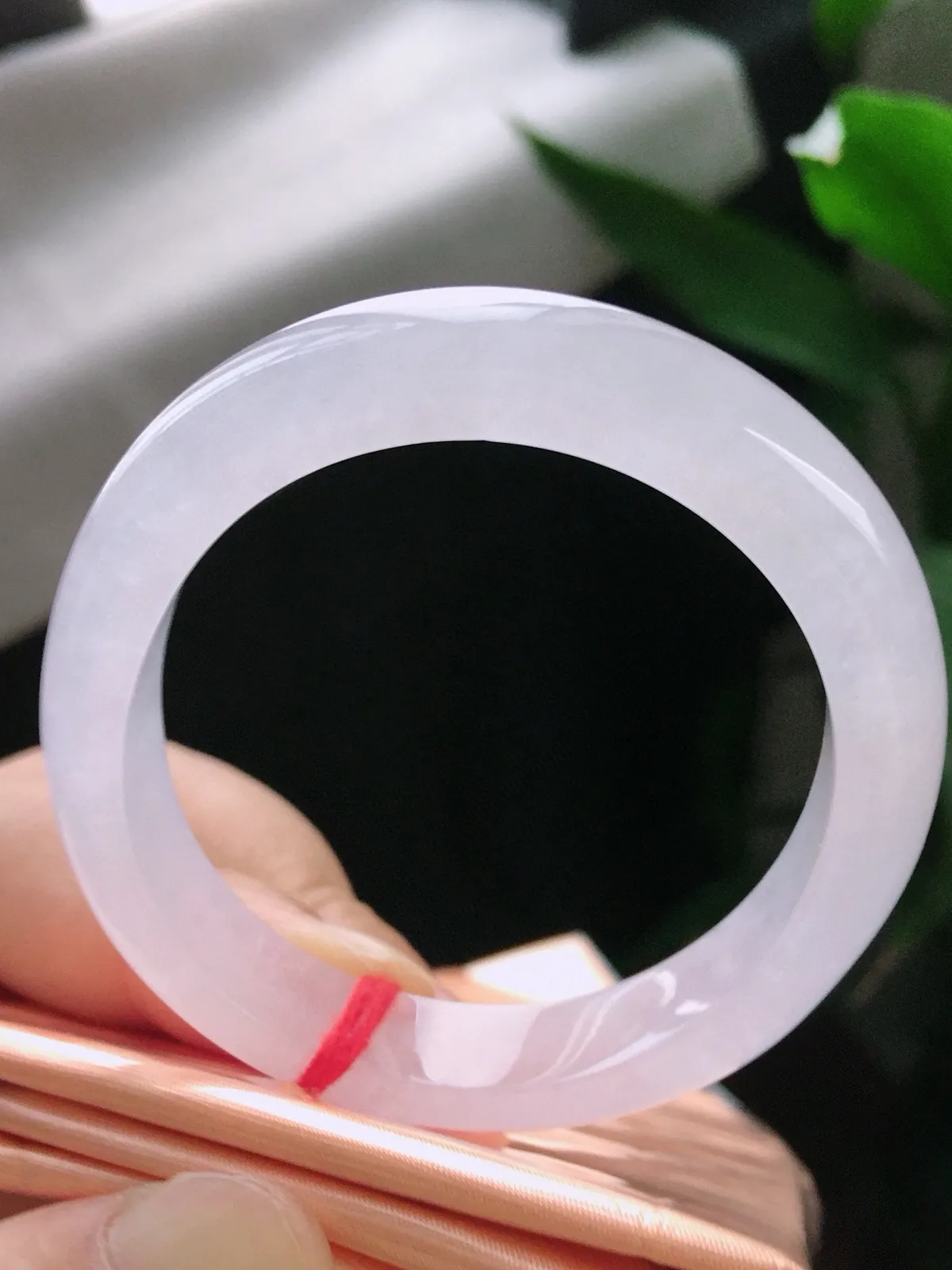 圈口51/43.5，贵妃手镯，正圈49可戴，紫底，玉质冰润，尺寸51-9.4-6.8mm