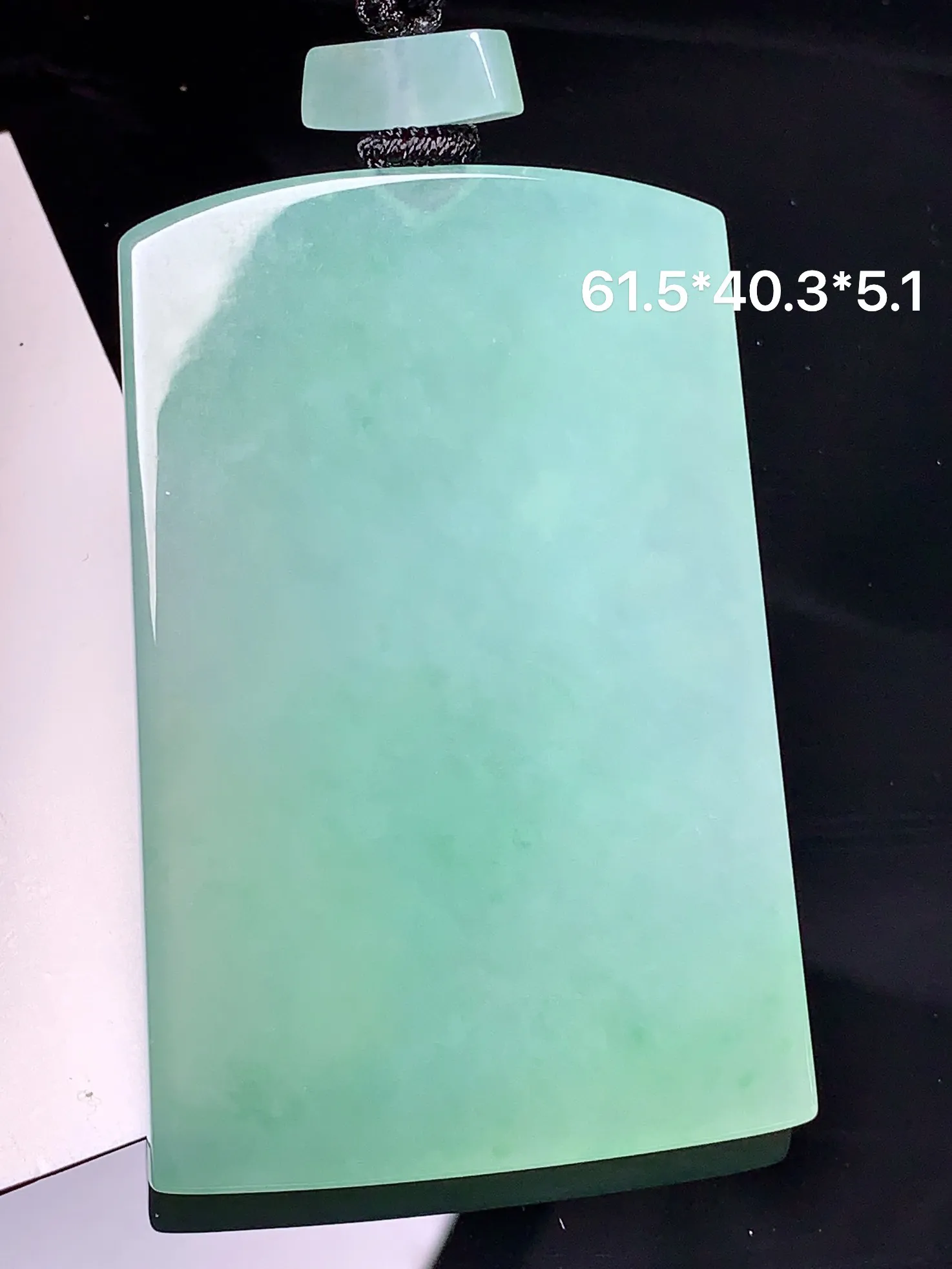 浅绿无事牌吊坠 玉质细腻 色泽艳丽 整体尺寸61.5*40.3*5.1